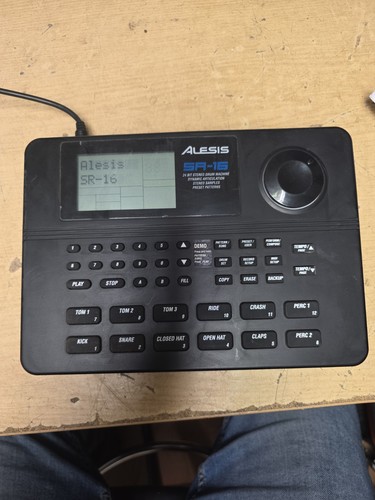 Alesis drum machine - sr-16,