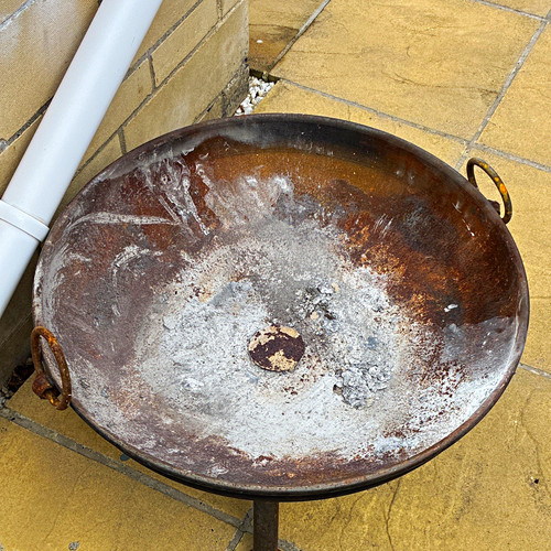 Round steel bowl fire - round, on