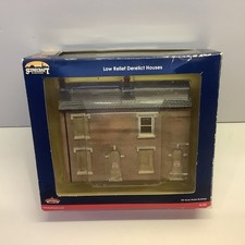 BACHMANN SCENECRAFT 44-255 OO GAUGE LOW RELIEF DERELICT HOUSES - BOXED