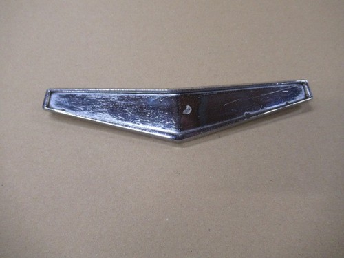 Ford anglia 105e bonnet - ford, badge