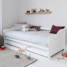 Day Bed Single  with Pull out Trundle Extra Guest in White Hove
