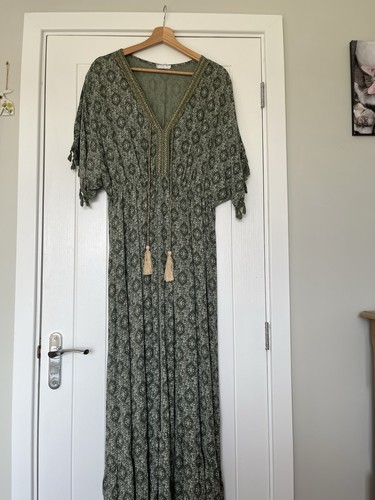 Floaty sage green paisley - sage,