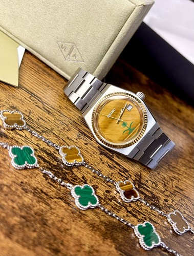 Saudi crest tigers eye - saudi, stone