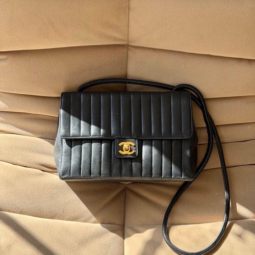Chanel flap bag black - flap,