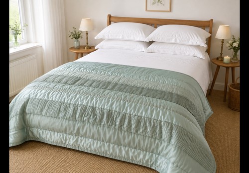Laura ashley lelia quilted - laura,