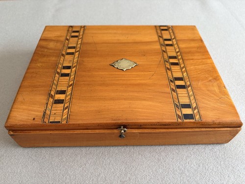 Vintage artists box with - artists,