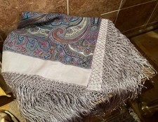 Pavlovo Posad Russian shawl