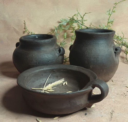 Studio pottery ancient - ,