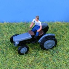 N Gauge Tractor Ferguson TE20 & Driver Figure P&D Marsh PDX40 Model Railways