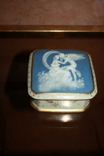 Porcelain box dough - on,