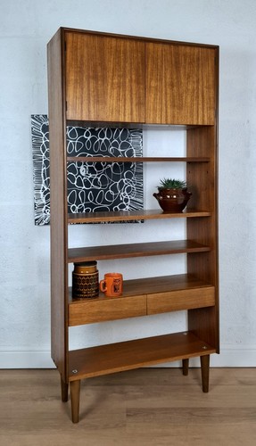 Plan form five - five, bookcase