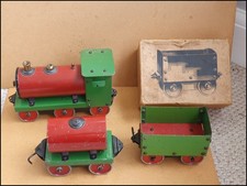 STRUCTO TOYS Large Scale Pull Along FLOOR TRAIN & Wagons Vintage Metal Tanker