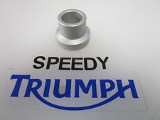 TRIUMPH ROCKET III TOURING THRUXTON 900 CARBS FRONT WHEEL SPACER T2000259