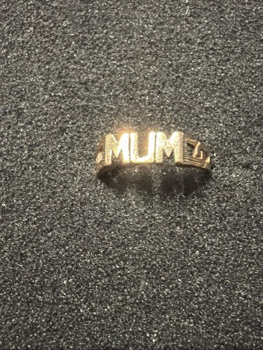 9ct hallmarked mum ring approx - 9ct,