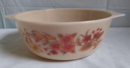 Vintage pyrex casserole dish - casserole,