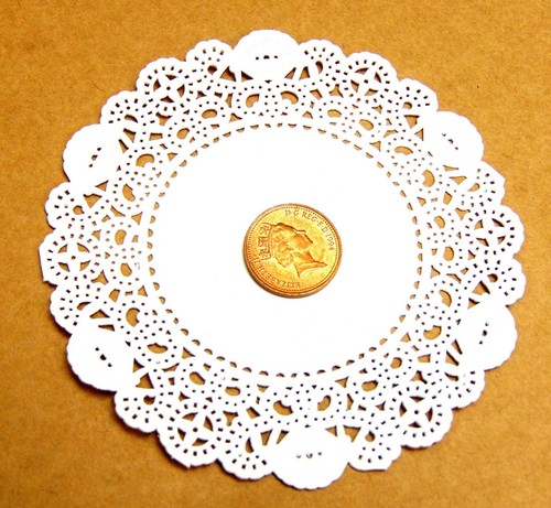 Pair paper doilies 10cm - paper,