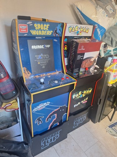 1up space invaders - 1up, arcade