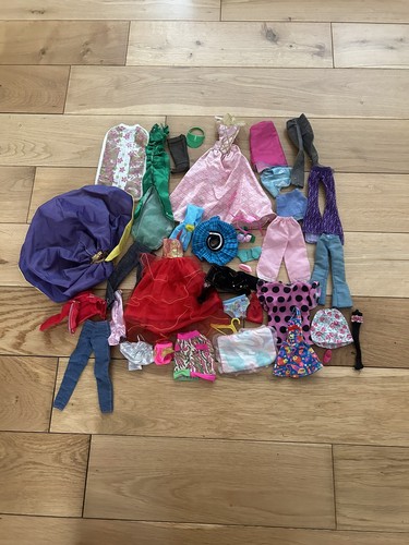 Barbie clothes bundle - barbie,
