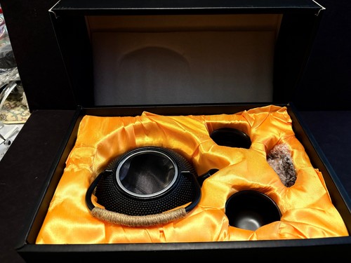 Japanese cast iron tea set - tea, in