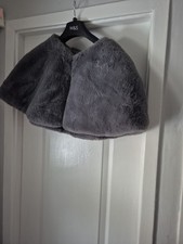 Quiz Grey Faux Fur Shrug New Without Tags
