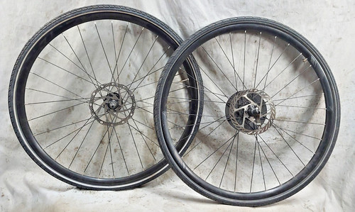 Giant 700c hybrid road - 700c, bike