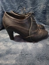 Size 6 Wide Fit Lace Up