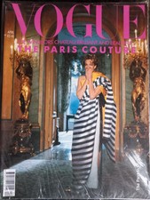 Vogue - April 1990  - Lovely