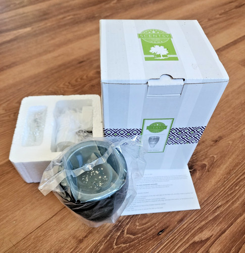 Scentsy green wall plug - wall, plug-in