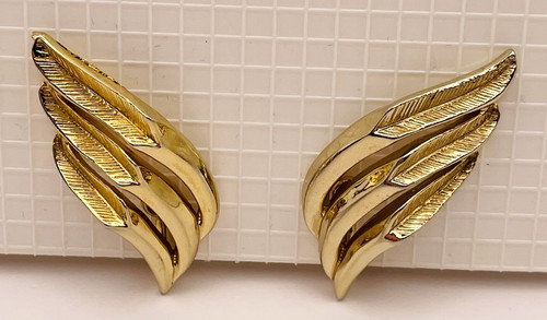 Vintage crown trifari gold - trifari,