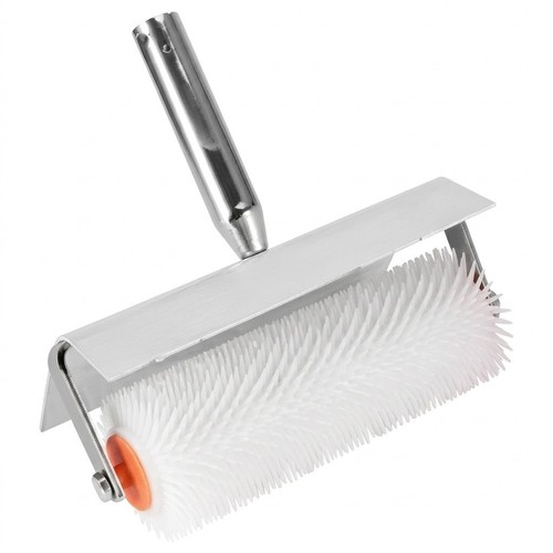 Self levelling spiked roller - self,