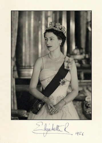 Queen elizabeth autograph - ii, +