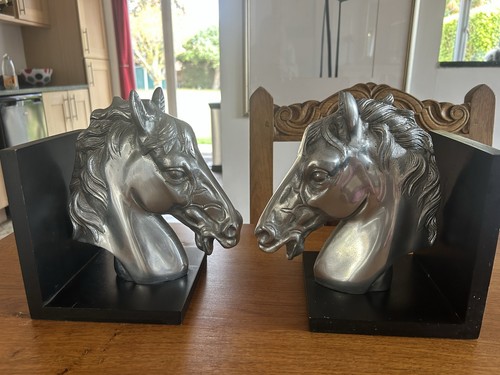 Pair metal horse head - pair,