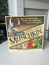 MUNCHKIN Deluxe Board Game -