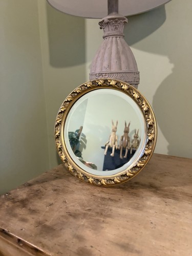 Small round decorative - , gold