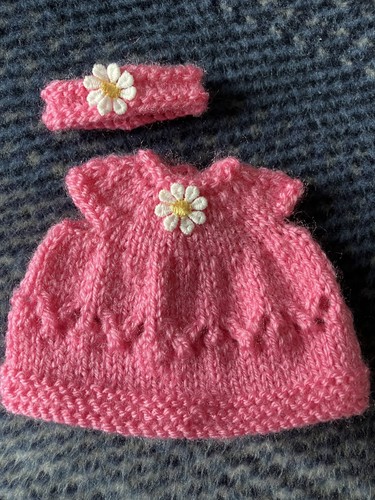 Hand knitted dolls clothes - , to