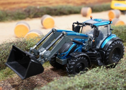 Britains valtra t234 with - t234,