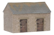R8608 Hornby Skaledale OO Gauge Home Farm Stables  (Pre-Owned)