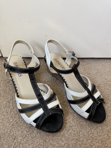 Size black white pavers - 6,