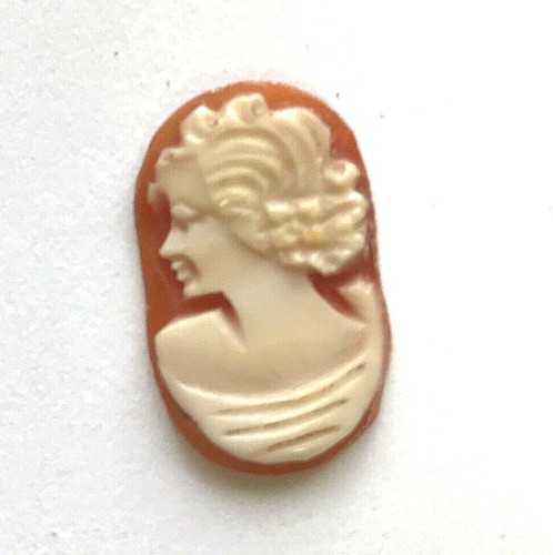 Vintage cameo brooch/miniature