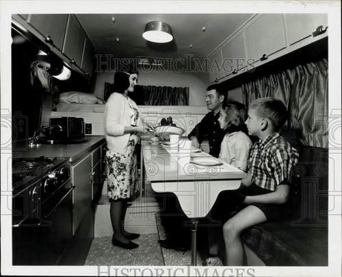 Press photo avion camper - avion,