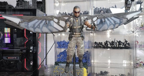 Hot toys scale marvel - hot,