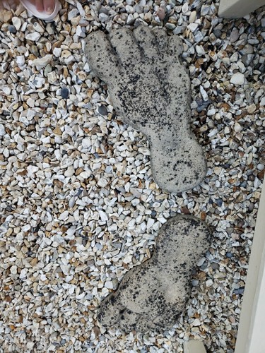 Two concrete garden giants - concrete,
