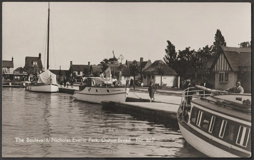 Oulton broad postcard - postcard, the