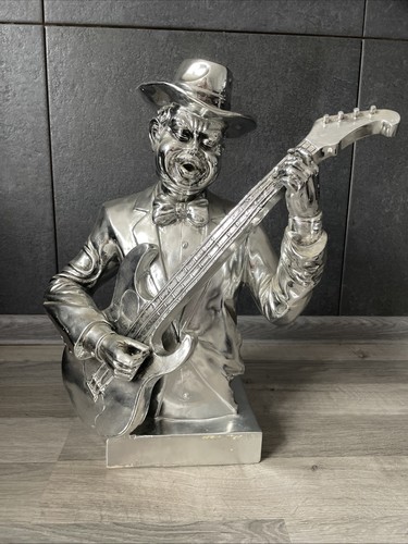 Amazing large resin guitarist - large,