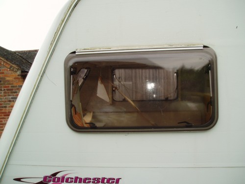 Caravan window 105 - caravan, x