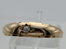 Vintage 9ct gold Gypsy style ring with One Star Set 5 Point Diamond Size W