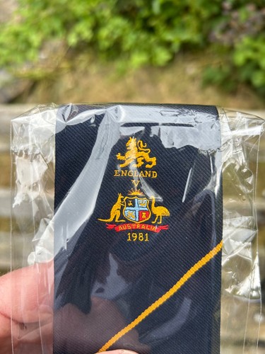 Cricket tie vintage