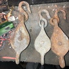VINTAGE PULLEYS HOOKS X 3 