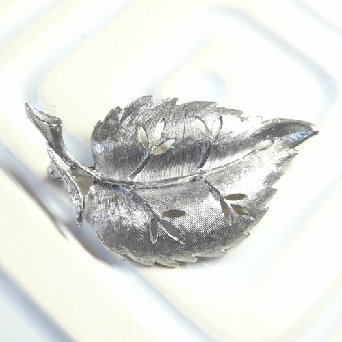 Vintage brutalist leaf brooch - brutalist,
