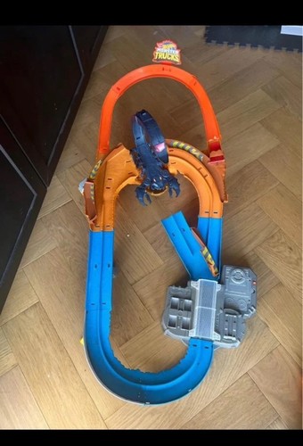 Large hot wheels track - wheels, track.